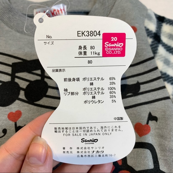 12-24m Hello kitty NWT grey piano sweater with fleece sleeves - Picture 4 of 5